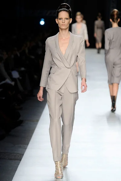 Look 19